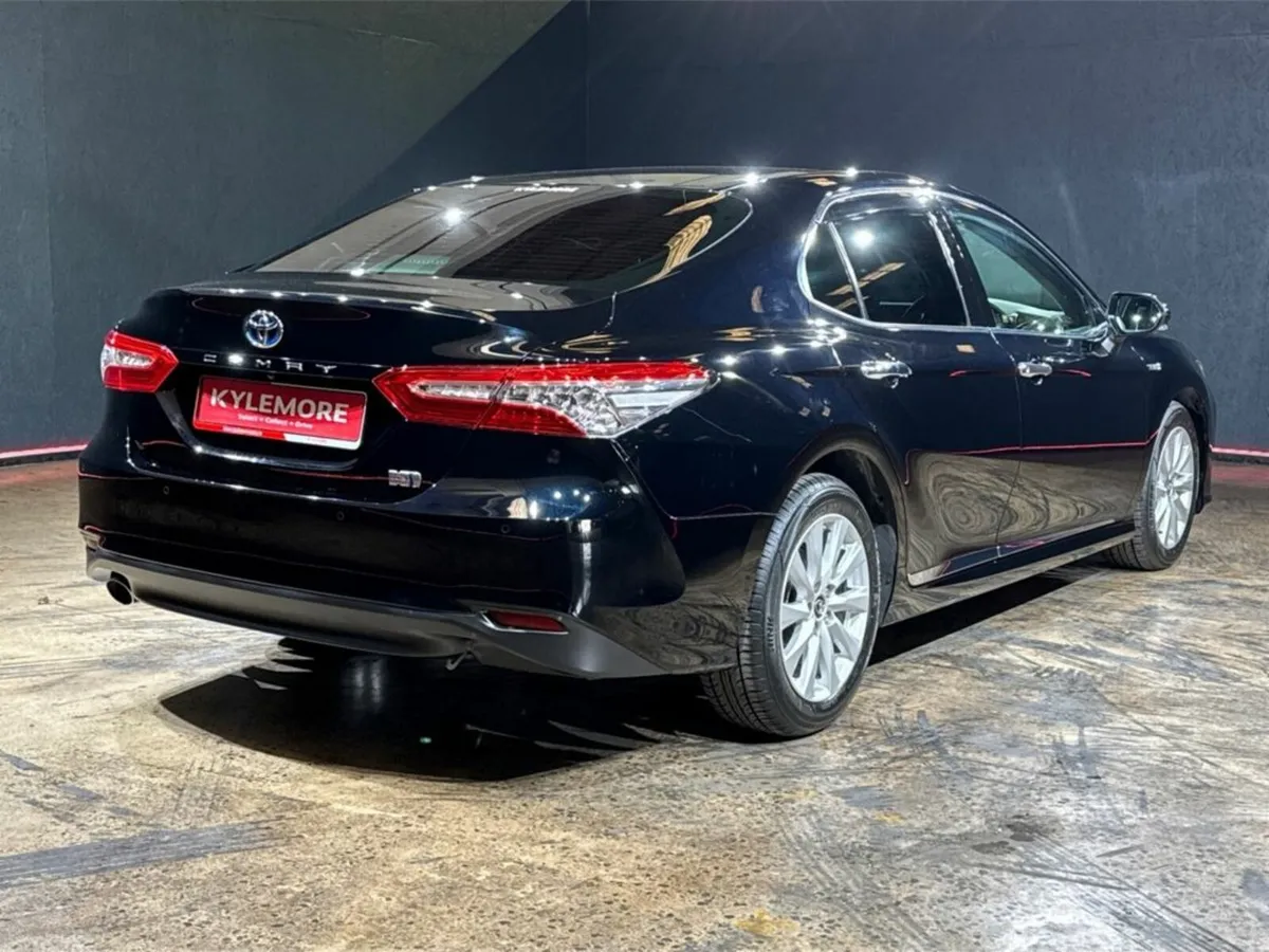 Toyota Camry 2.5 HYBRID AUTOMATIC - ALLOY WHEELS - - Image 4