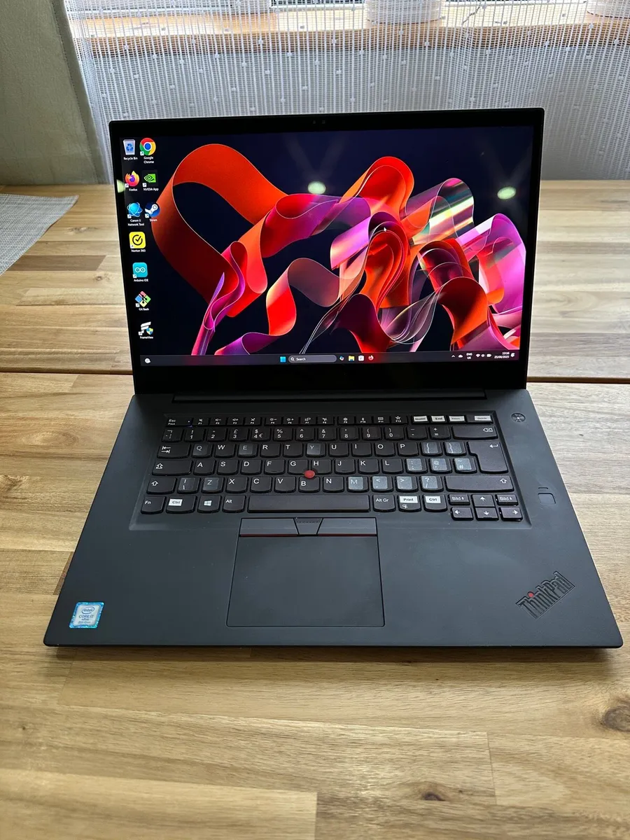 Lenovo Thinkpad P1 - Image 1