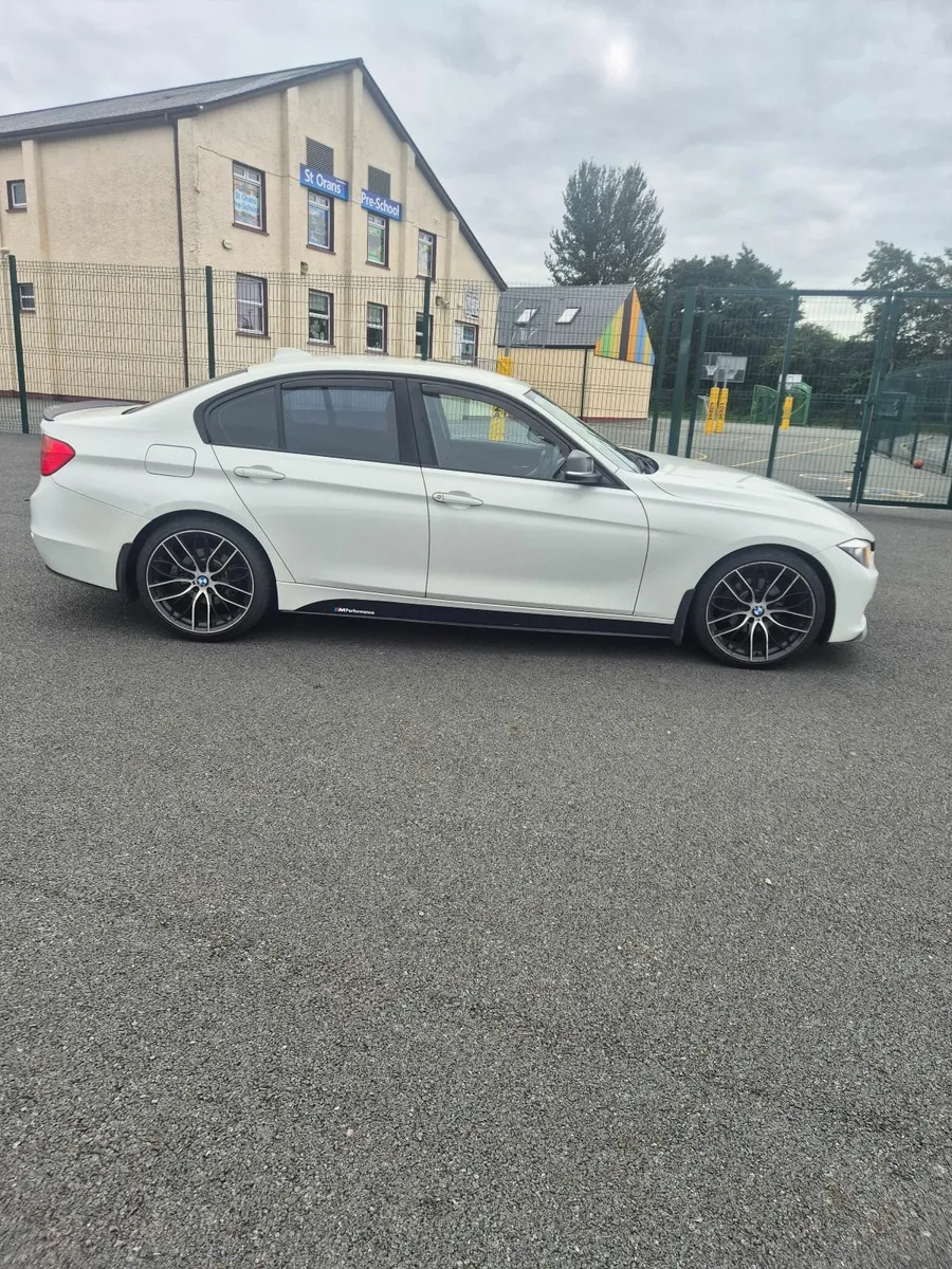 BMW 3-Series 2014 - Image 2
