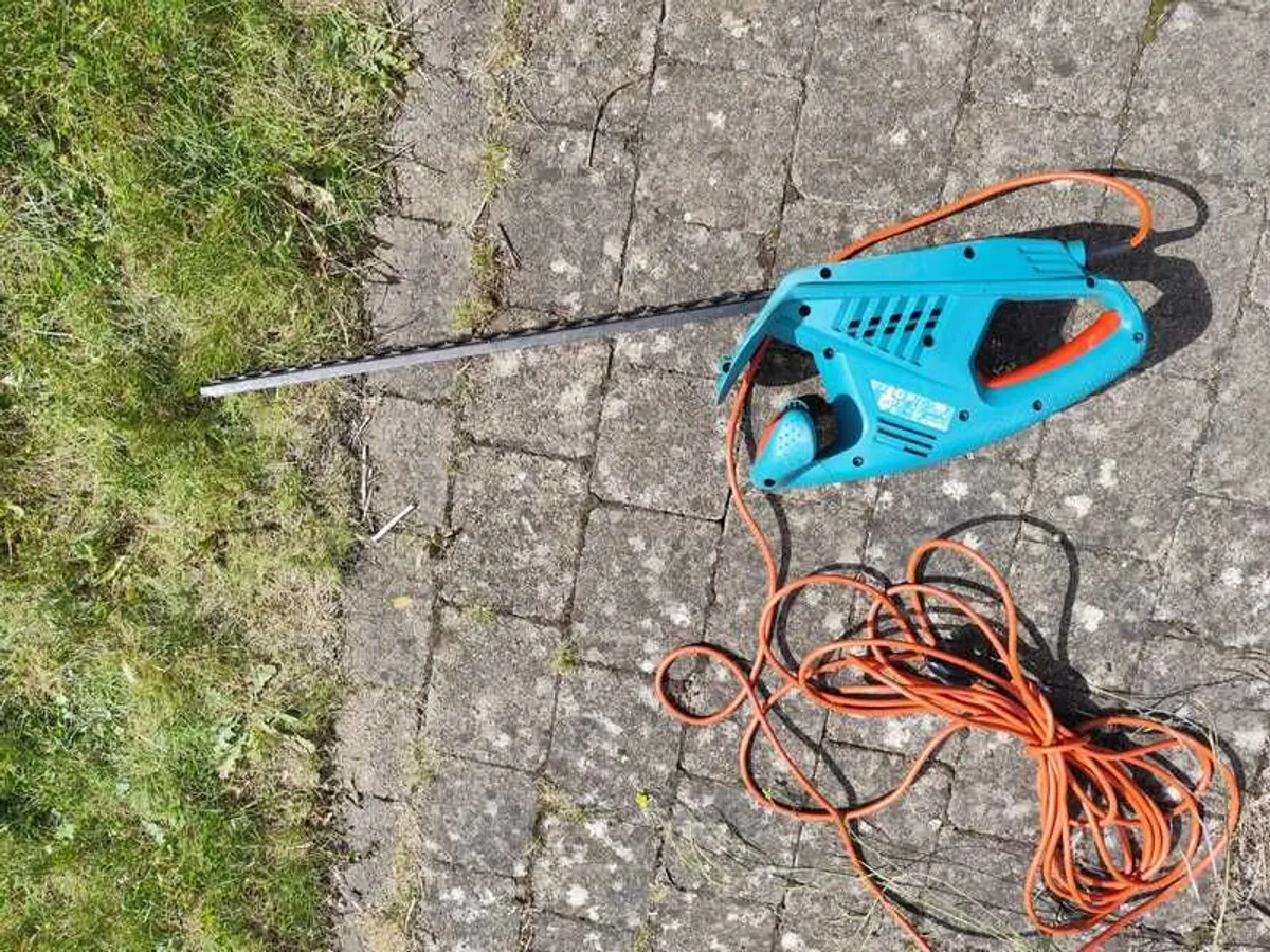 Electric hedge cutter - Image 2