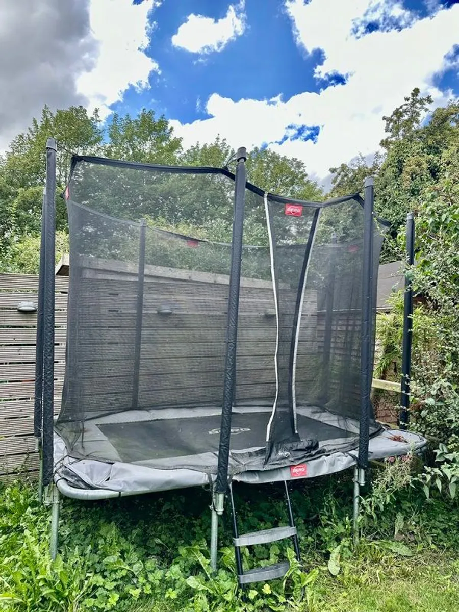 Berg Ultim Favorit 6ft x 9ft Trampoline