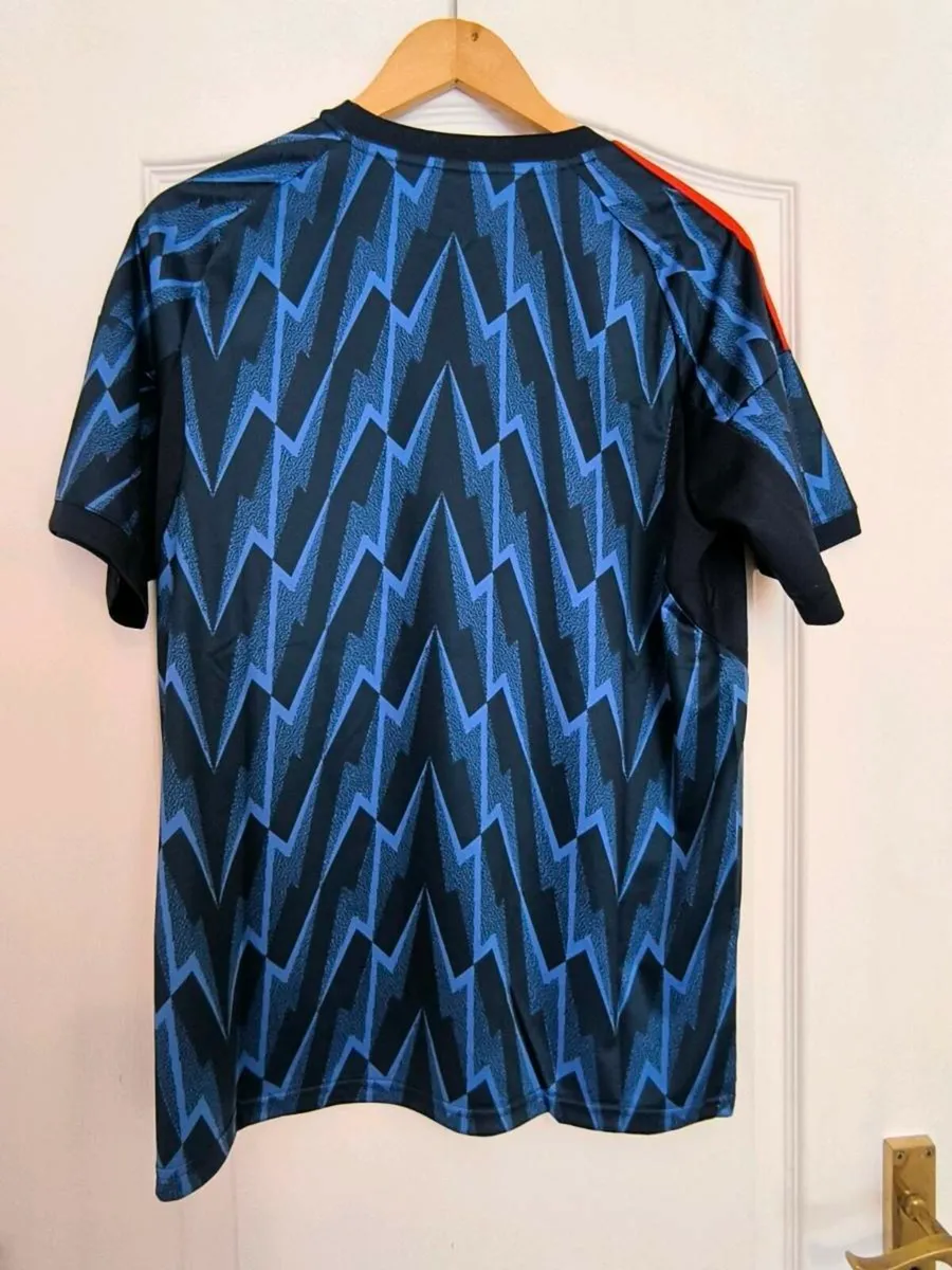 Arsenal away kit jersey season 25/26 - Image 2