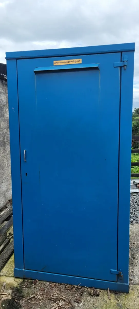 Portable steel toilet - Image 1