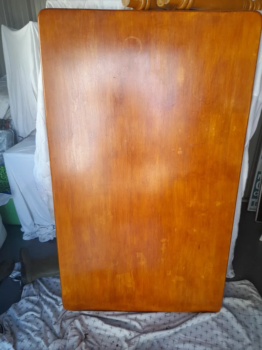 Kitchen table - Image 1