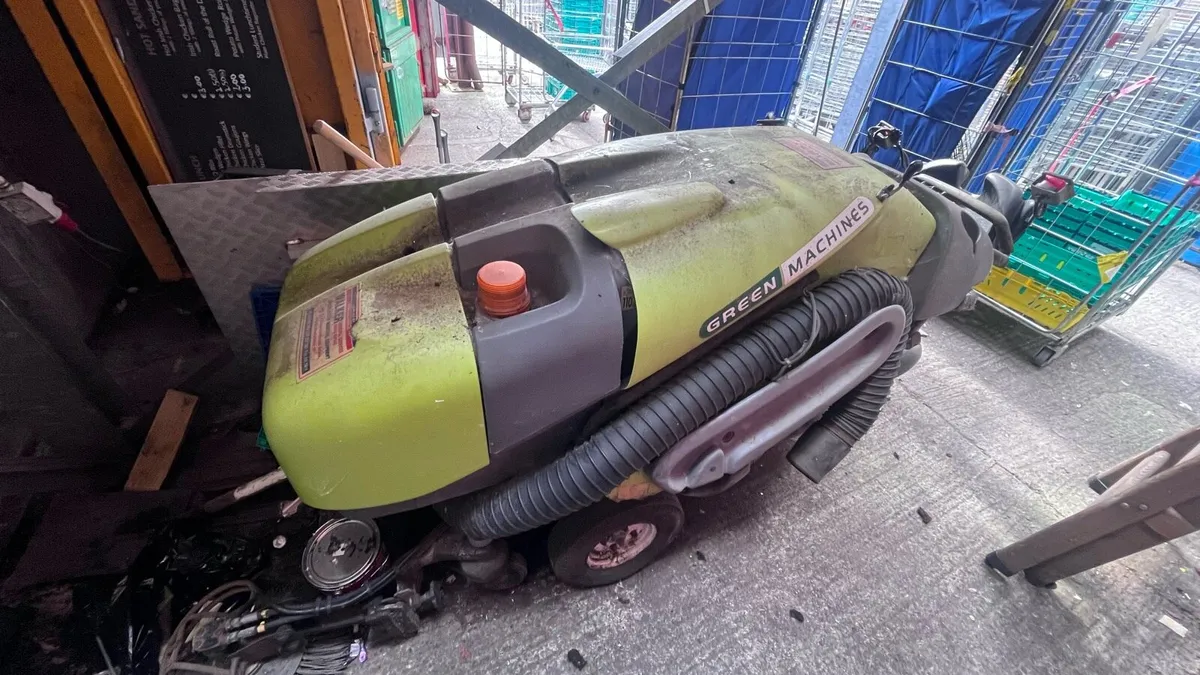 Road/carpark sweeper - Image 1