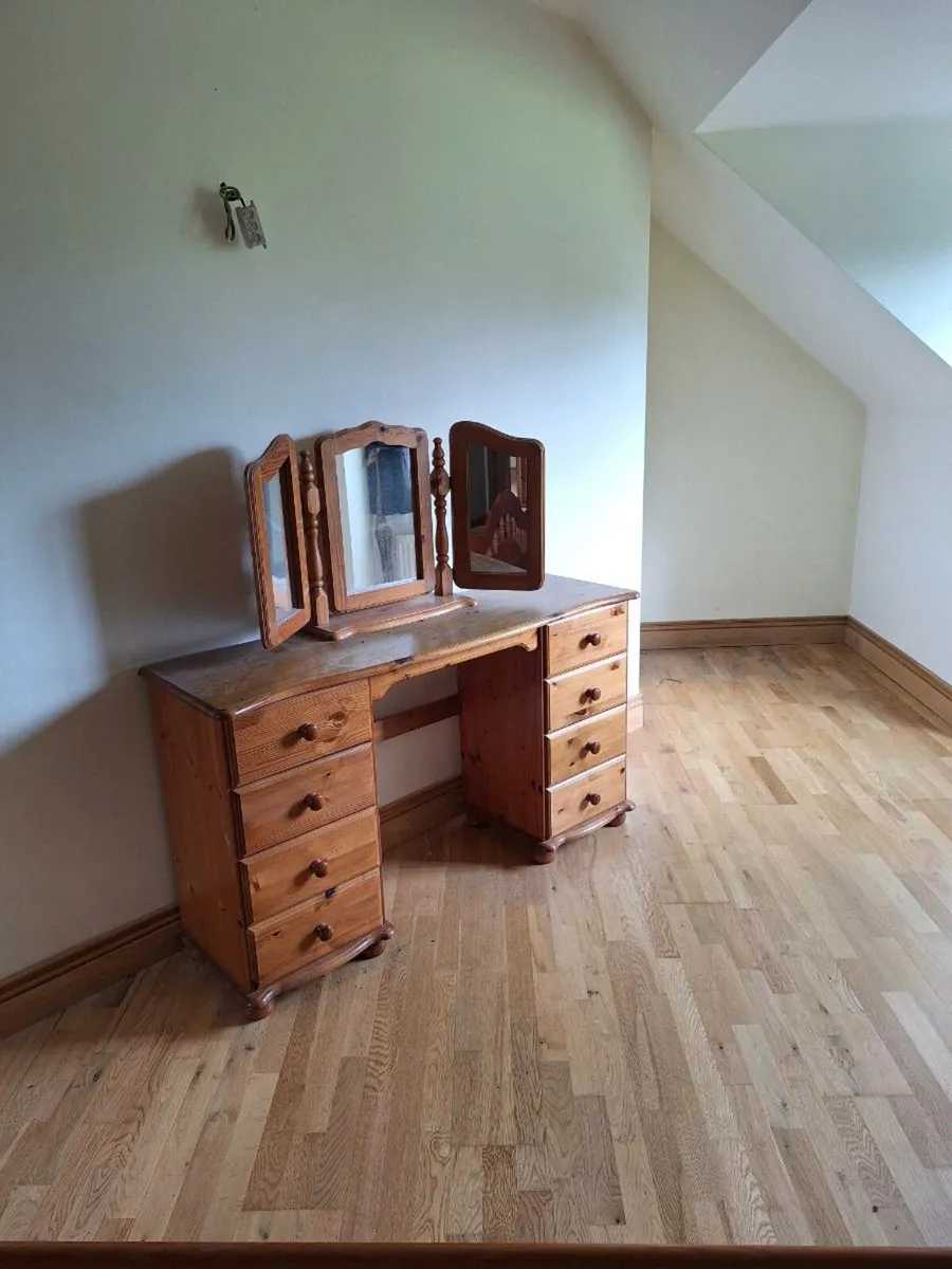 Bedroom furniture - Image 2