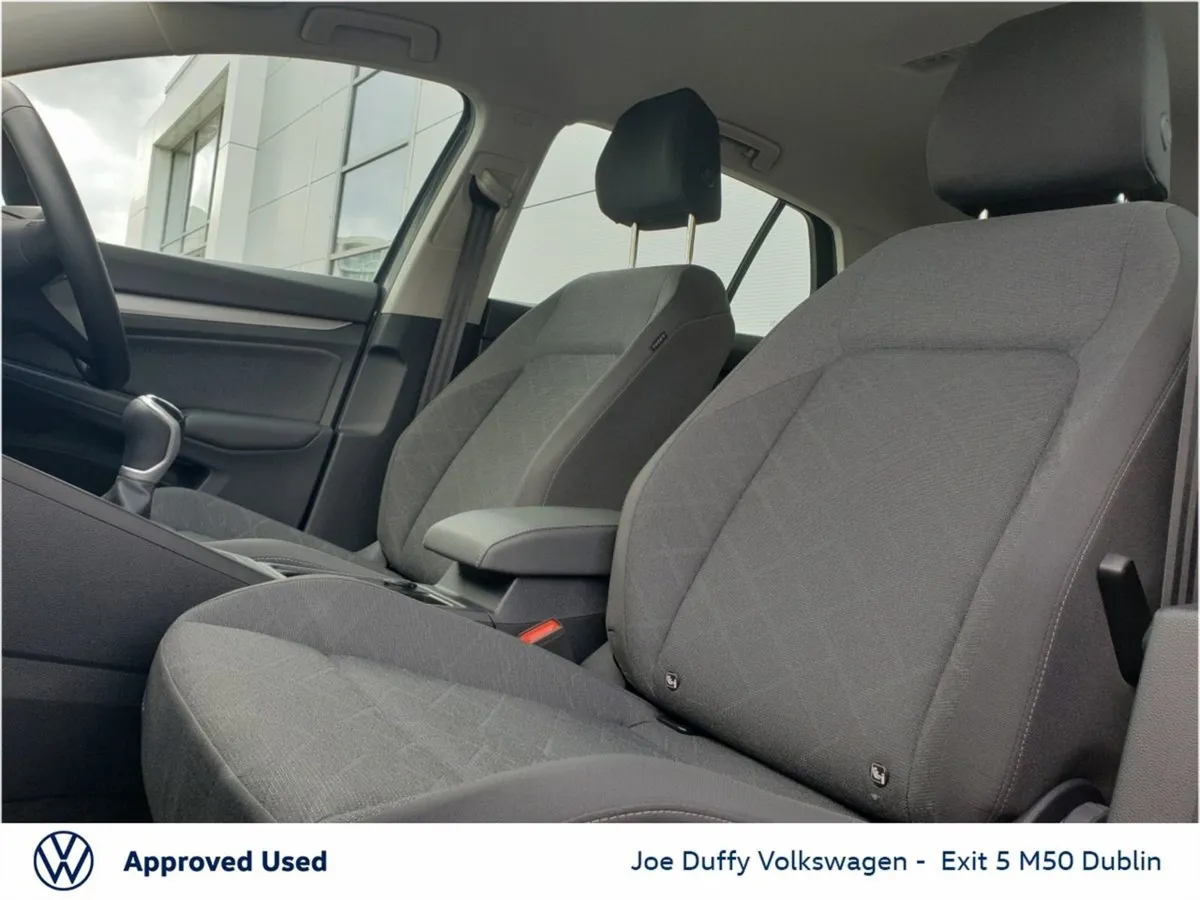 Volkswagen Golf 1.0 TSI 110HP Life - Image 4
