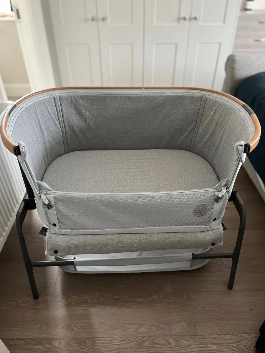 Maxi Cosi Bedside Crib - Image 2