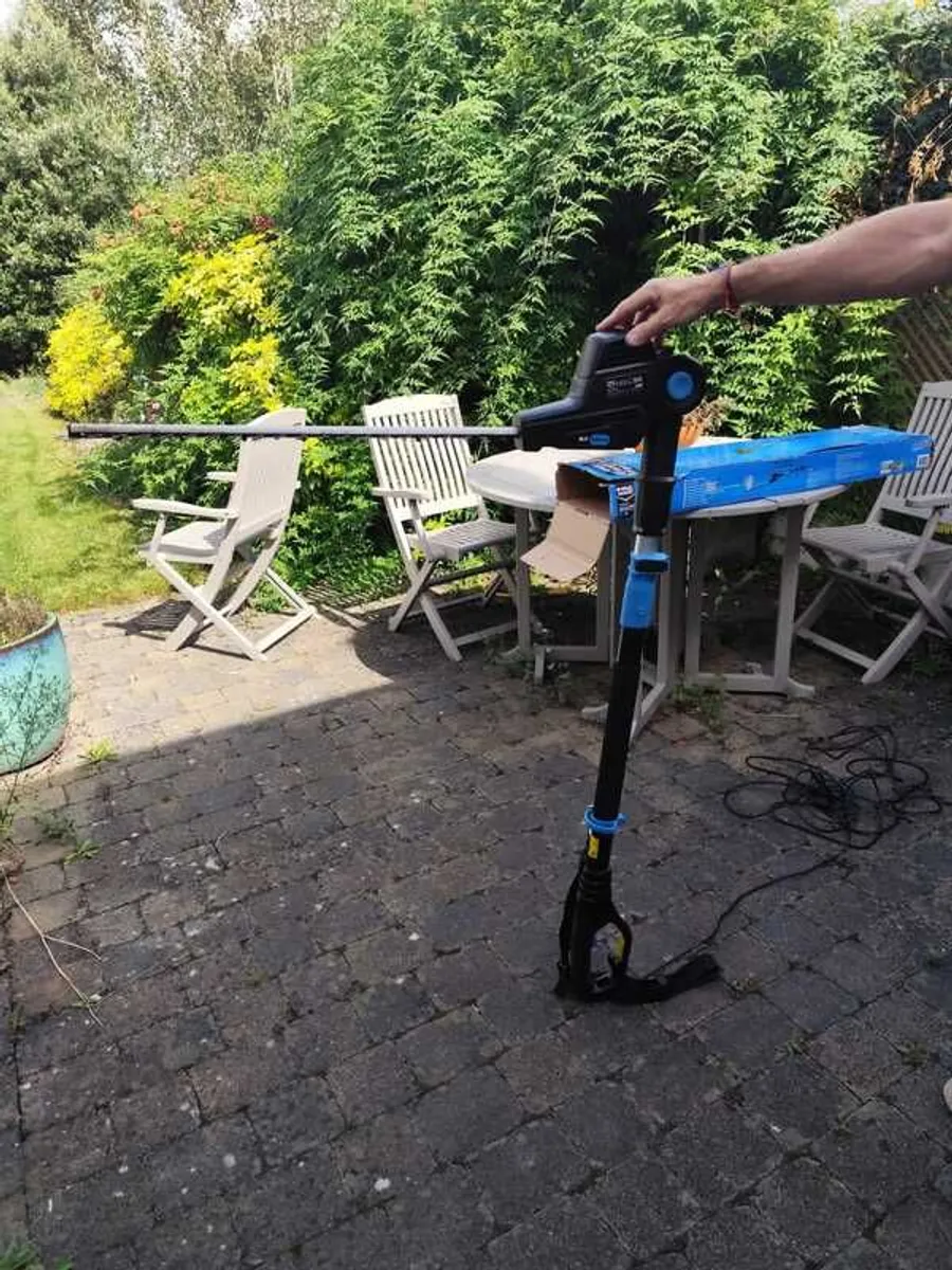 Pole hedge cutter - Image 1