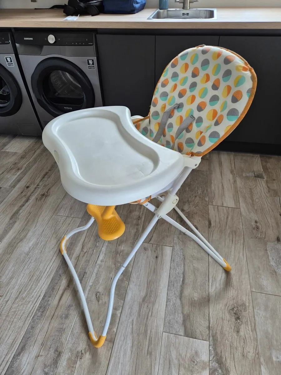 Graco Snack N' Stow Highchair - Image 1