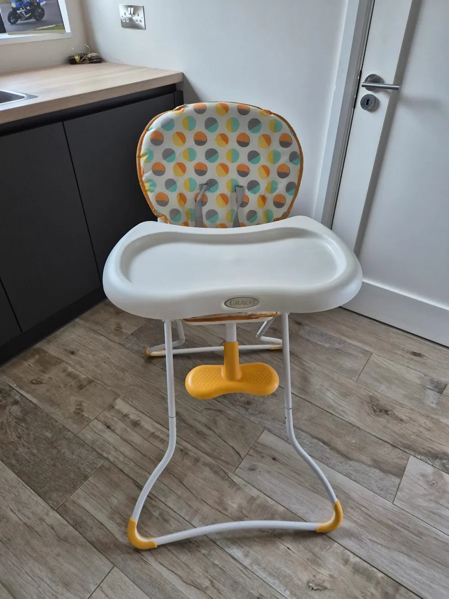 Graco Snack N' Stow Highchair - Image 2