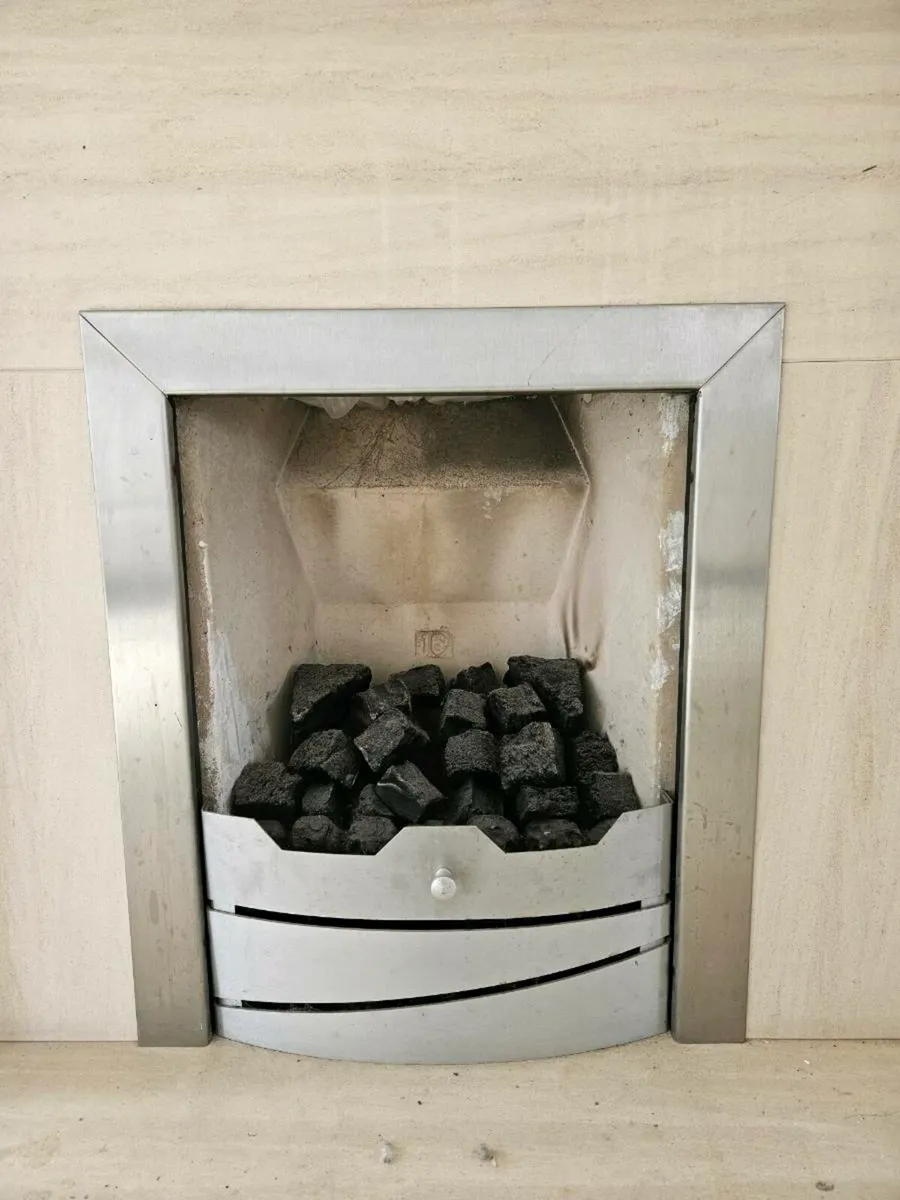 Stone fireplace with gas insert - Image 2