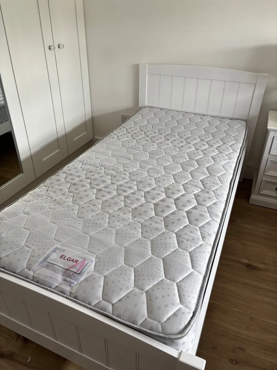 Single bed - Image 1