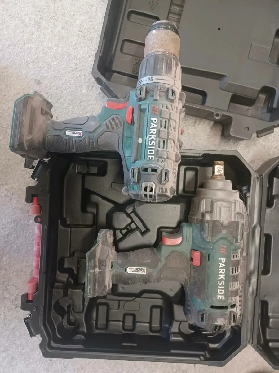 Impact gun bare unit and 2 drills - Image 1