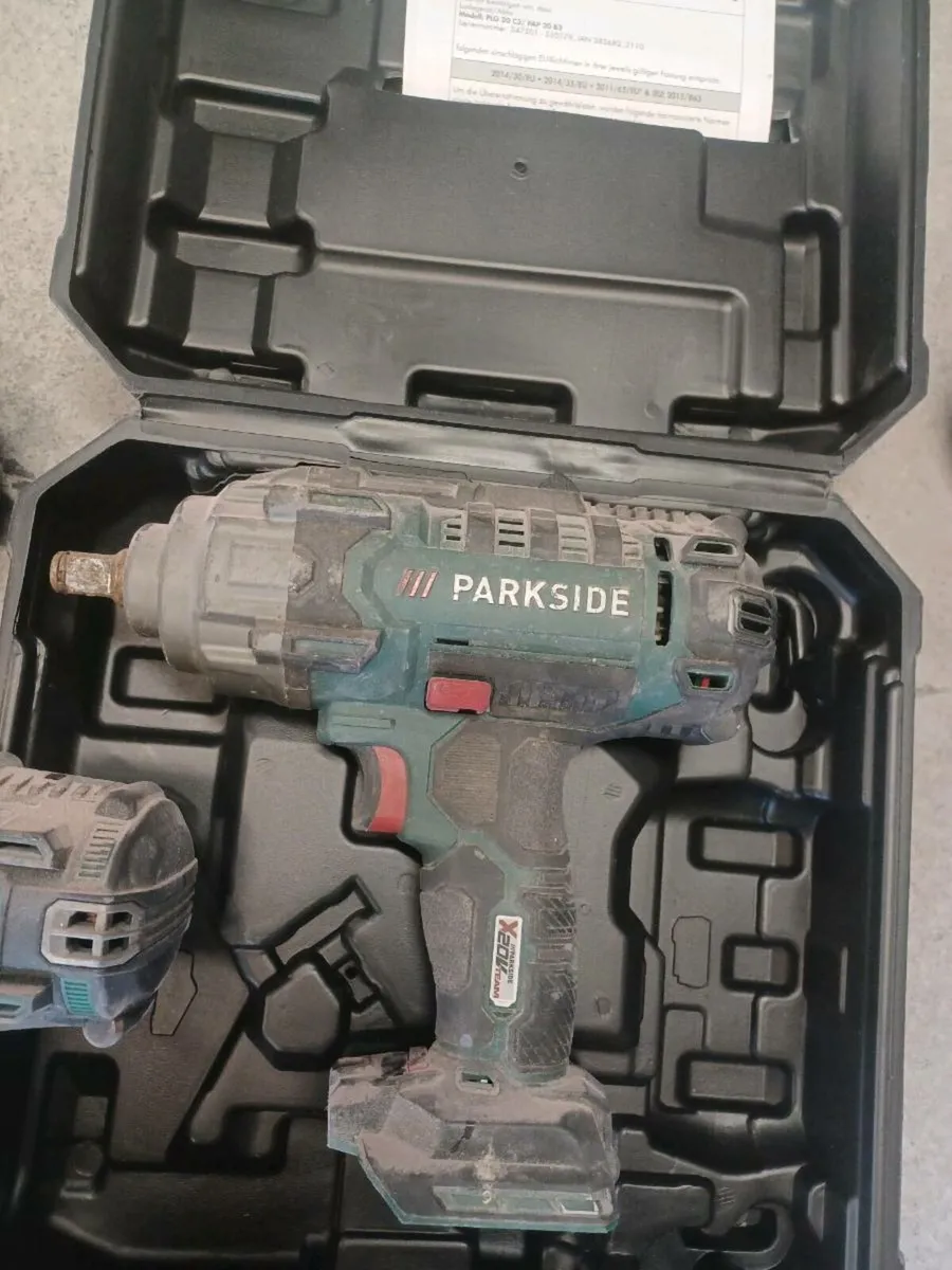 Impact gun bare unit and 2 drills - Image 2