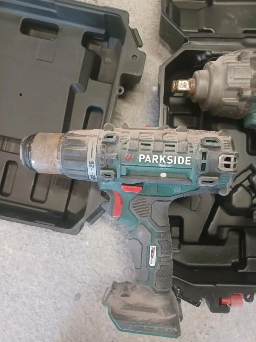 Impact gun bare unit and 2 drills - Image 3