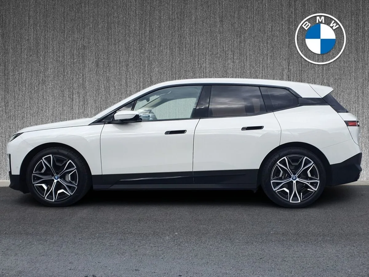 BMW IX Xdrive40 Sport - Image 3