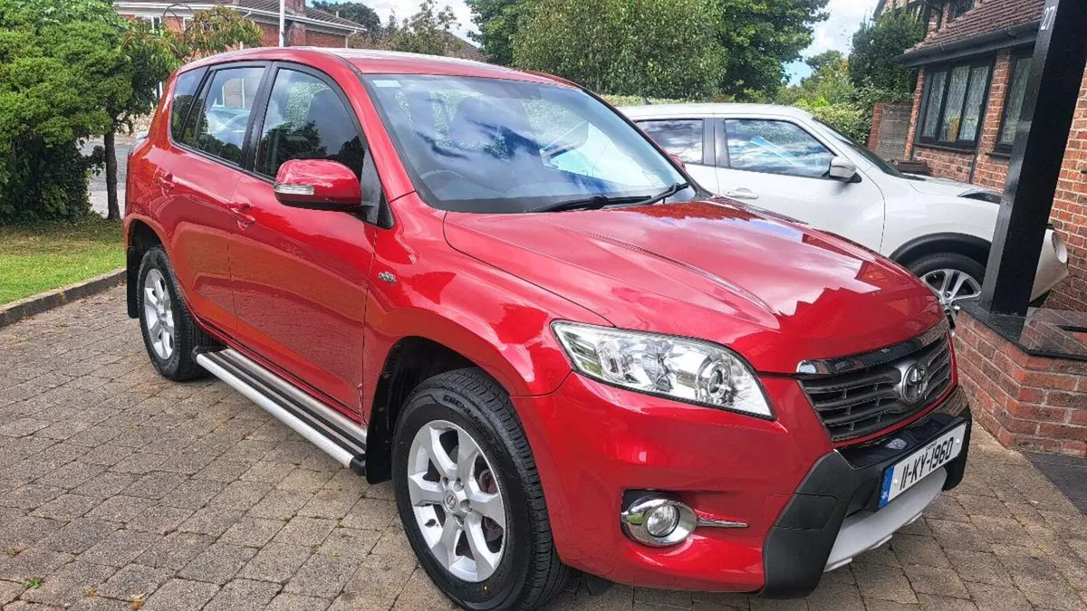 TOYOTA  RAV 4 AUTO 4X4 2011 ONLY 146000 KLMS - Image 1