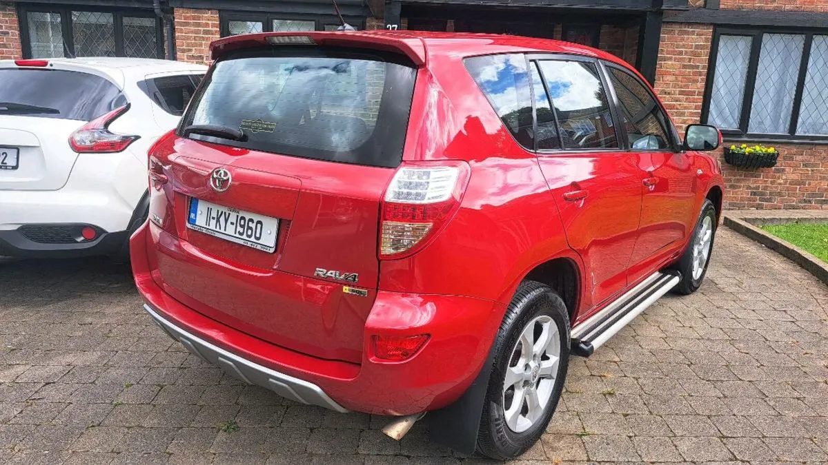 TOYOTA  RAV 4 AUTO 4X4 2011 ONLY 146000 KLMS - Image 3