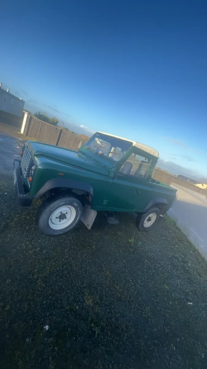 Land Rover defender - Image 1