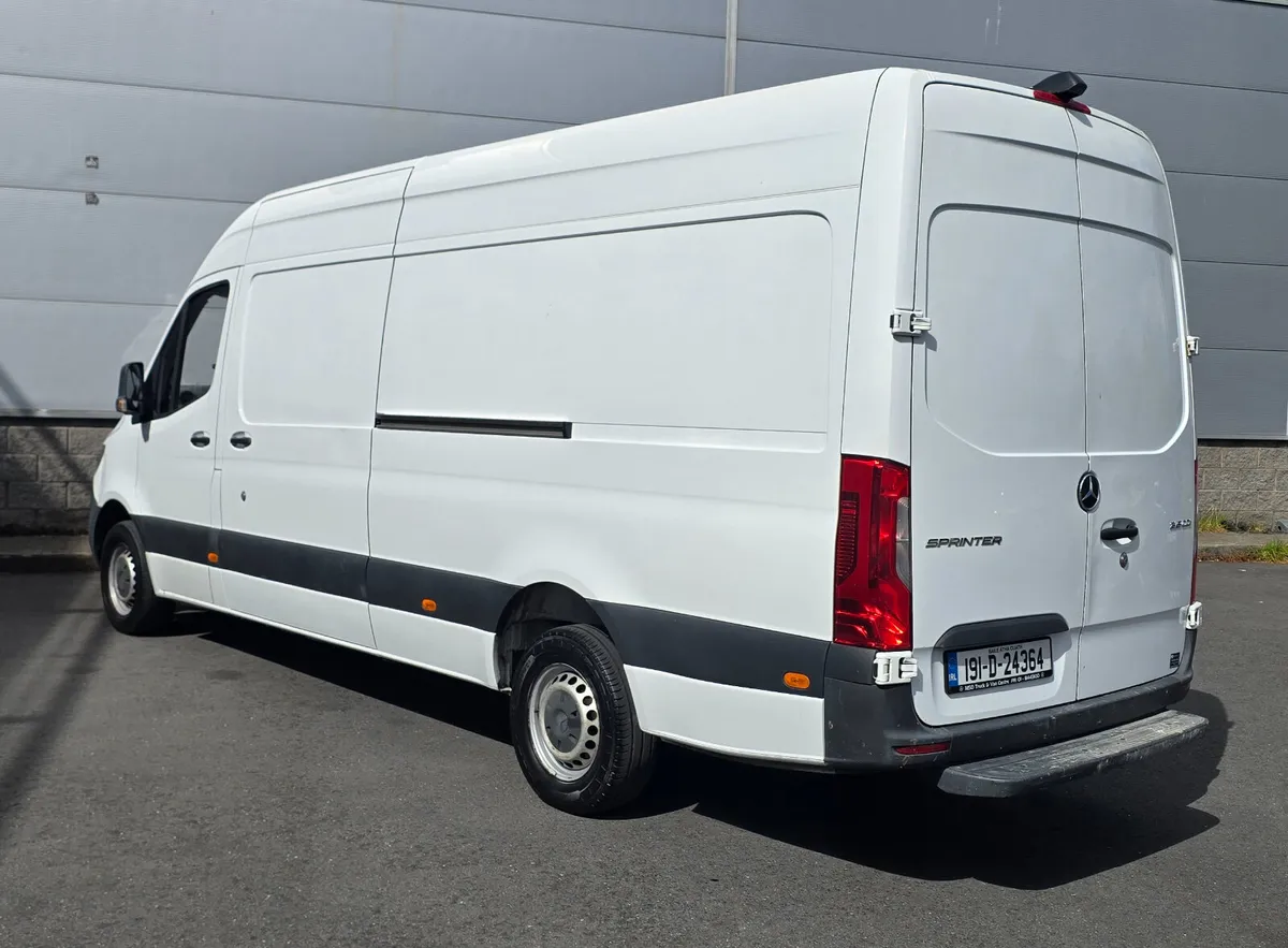 Mercedes Sprinter 319 V6 Auto - Image 3