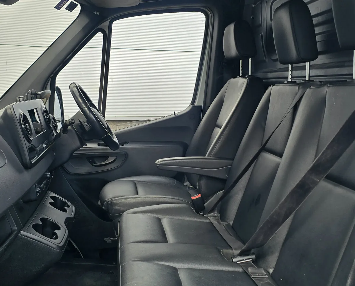 Mercedes Sprinter 319 V6 Auto - Image 4