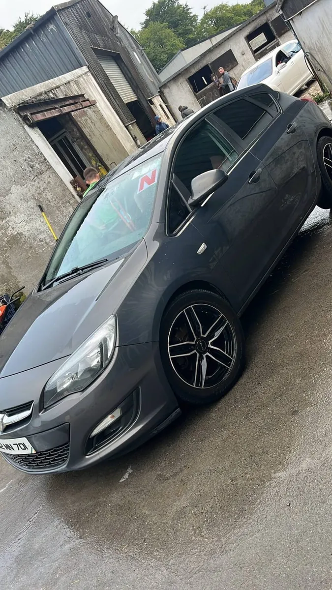 2013 Vauxhall Astra - Image 1