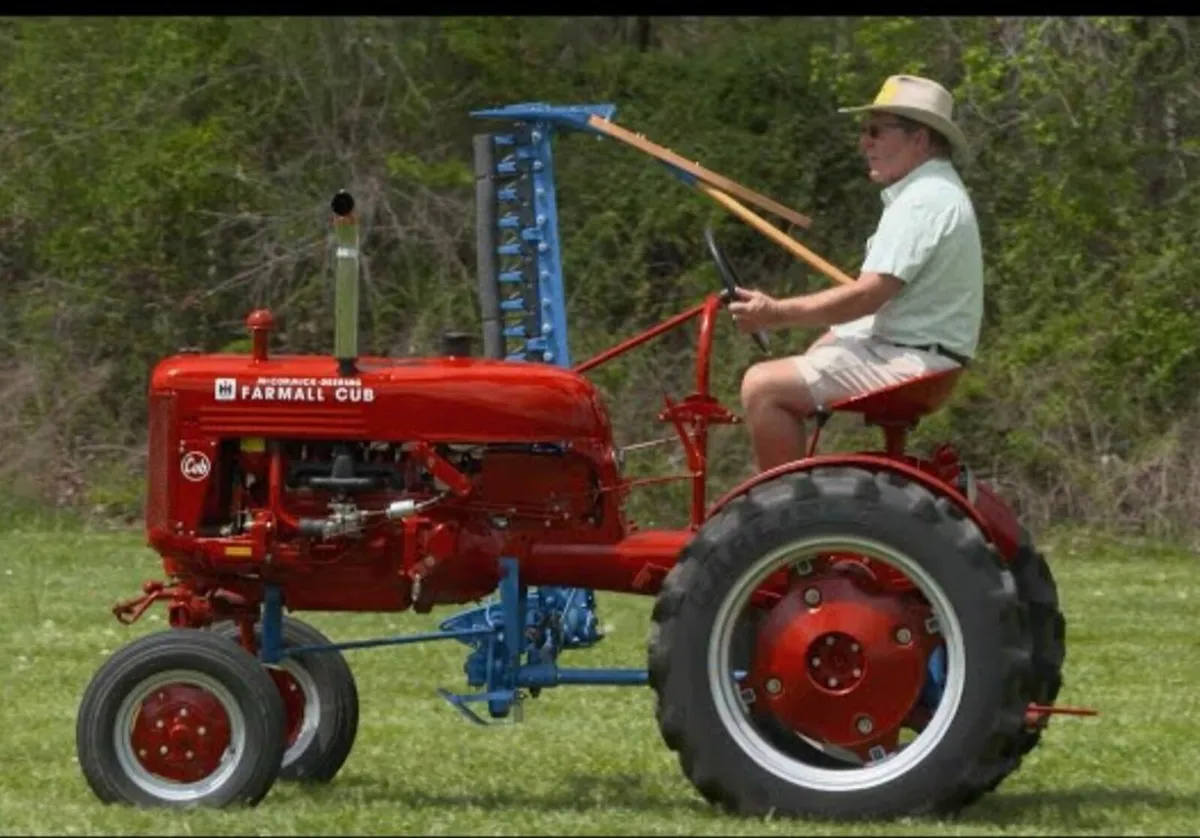 Farmall cub drill plough-grubber - Image 1