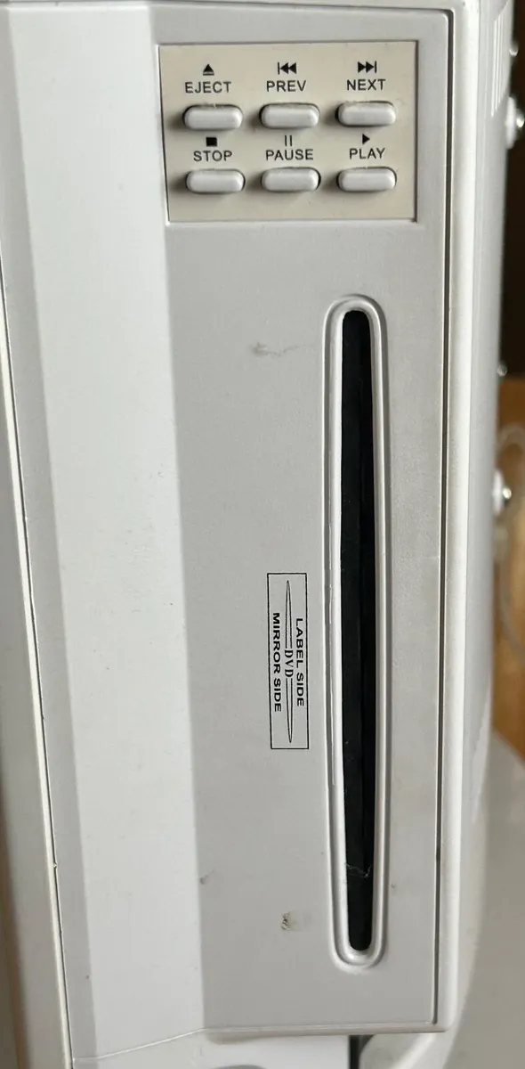 White TV/DVD Combi 19 inch with Remote - Image 2