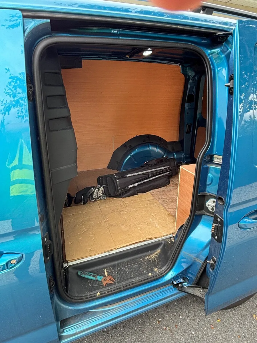 Volkswagen Caddy 2023 - Image 3