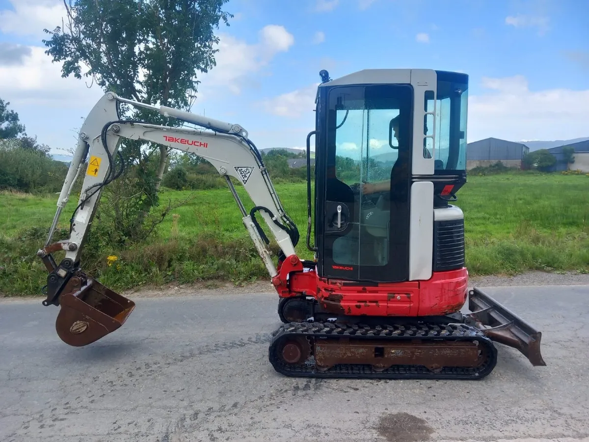 Takeuchi TB23R 2.6 tonne digger - Image 1