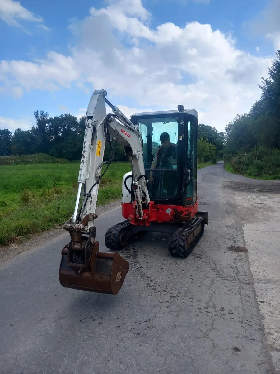 Takeuchi TB23R 2.6 tonne digger - Image 2