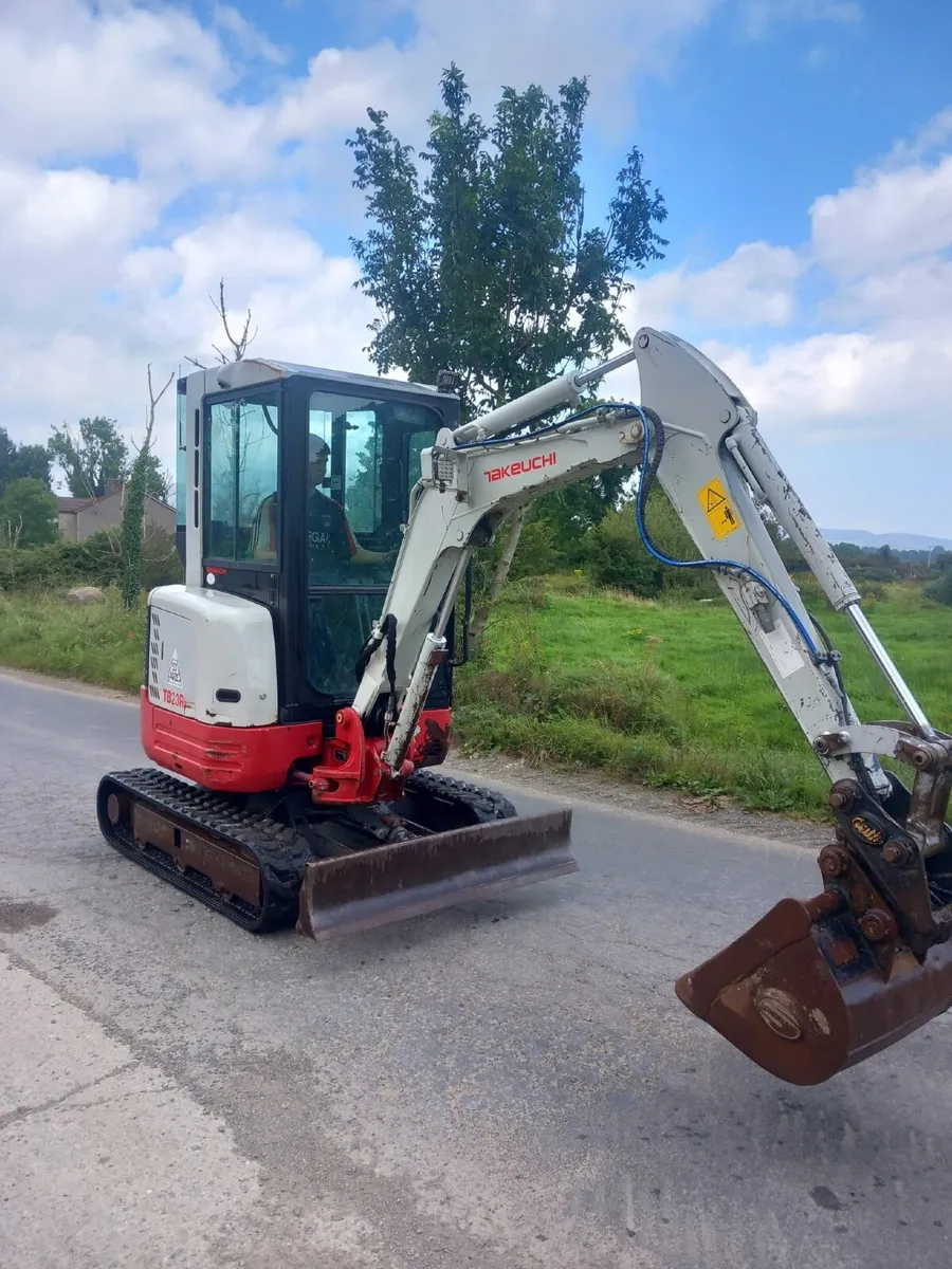 Takeuchi TB23R 2.6 tonne digger - Image 3