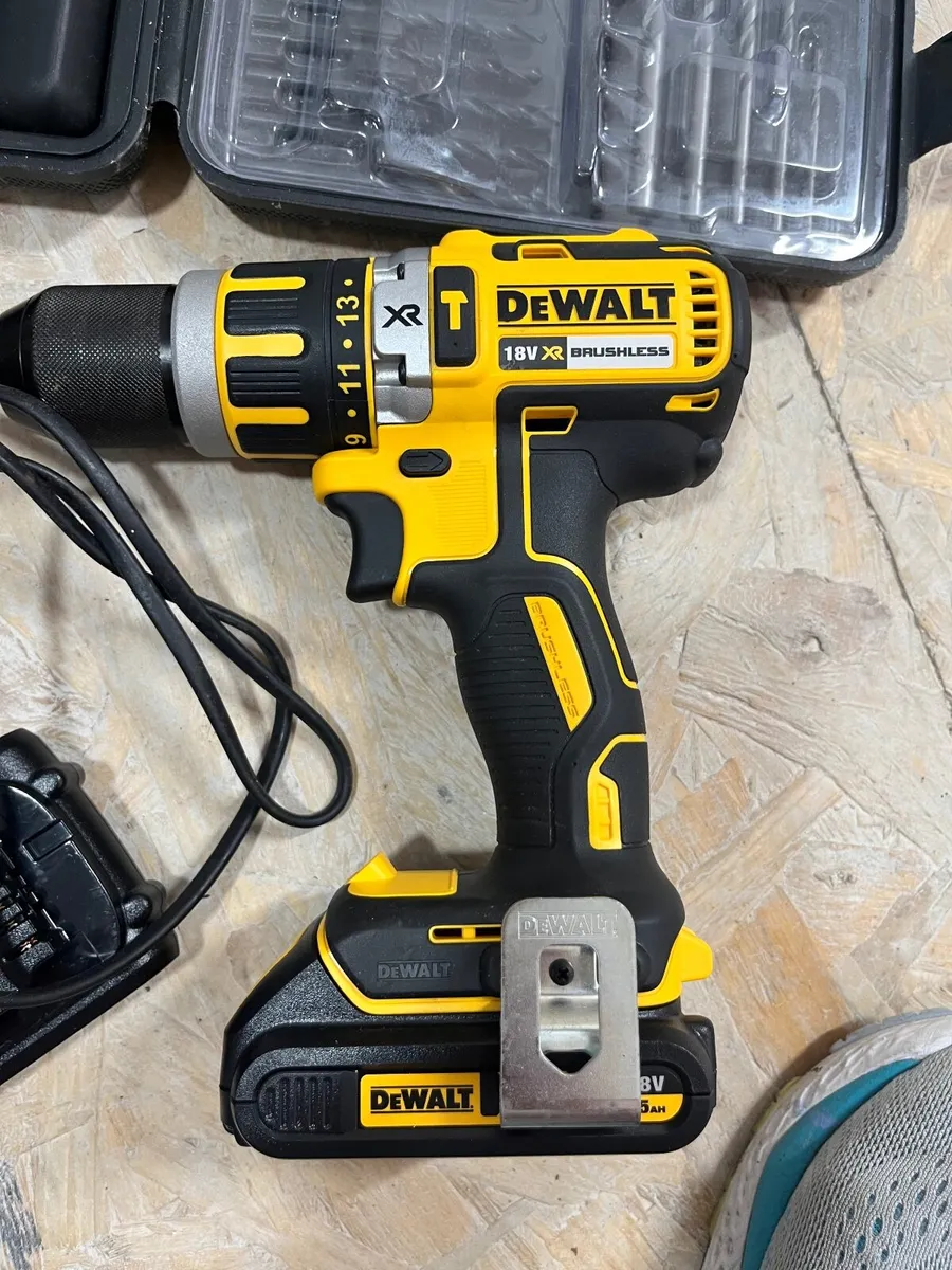 Dewalt 18w Brushless Drill - Image 3