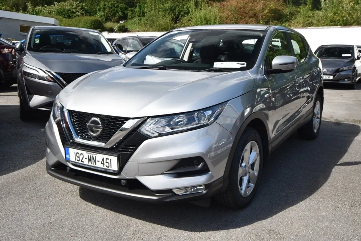 Nissan QASHQAI 1.5 DSL Acenta Premium Automatic - Image 2