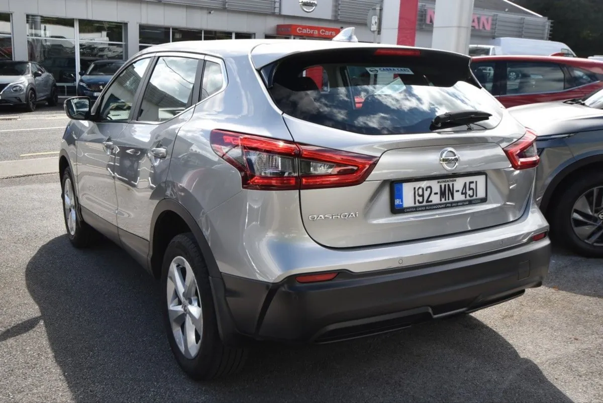 Nissan QASHQAI 1.5 DSL Acenta Premium Automatic - Image 3