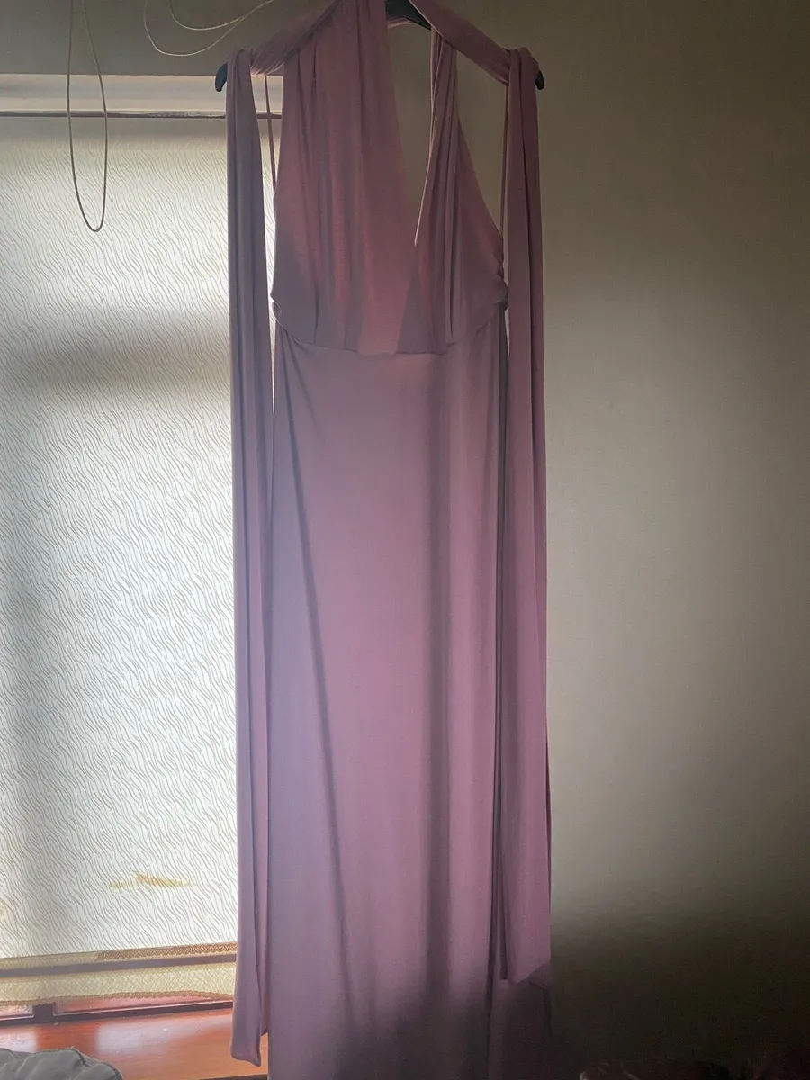 Selection of dresses - Image 4