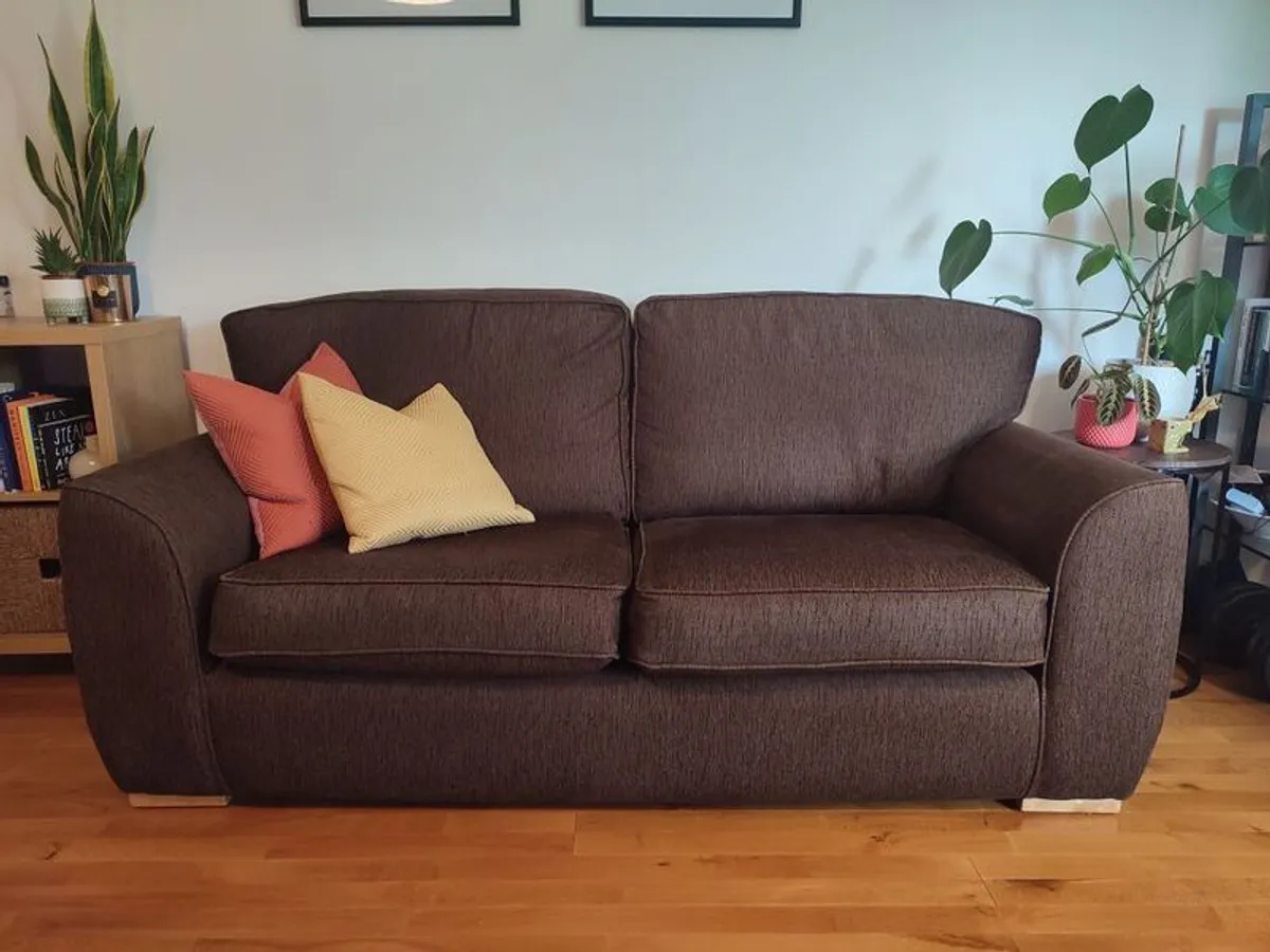 2 couches in great condition - Image 2