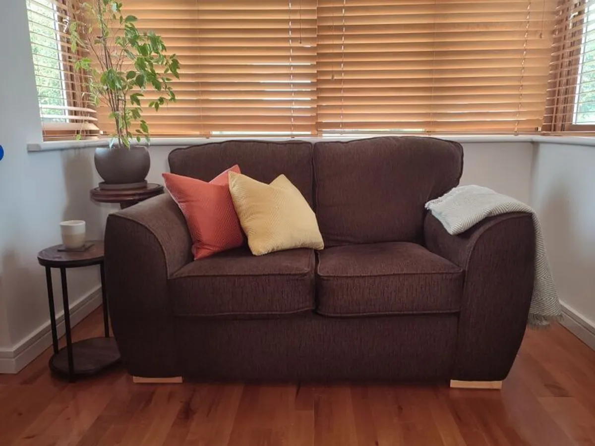 2 couches in great condition - Image 3