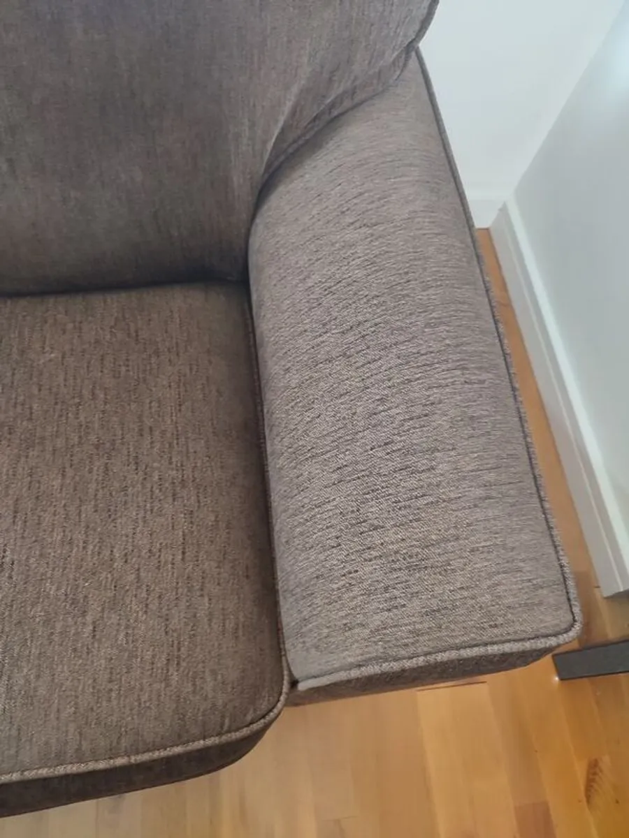 2 couches in great condition - Image 4