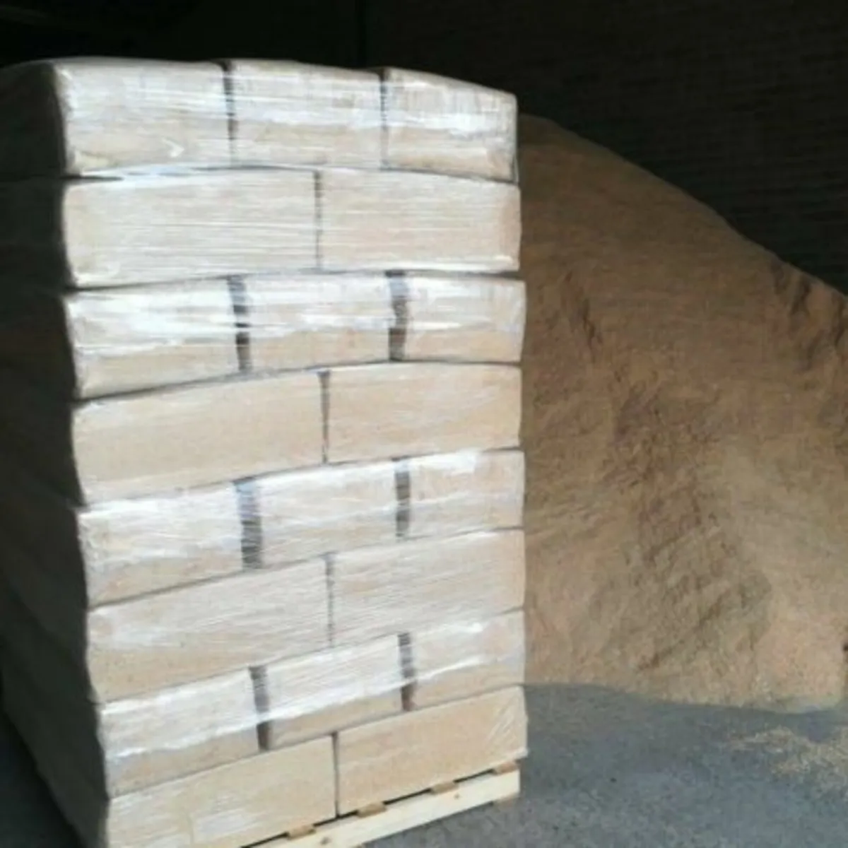 Artic's of Baled Kiln Dried Sawdust and Sublime - Image 1