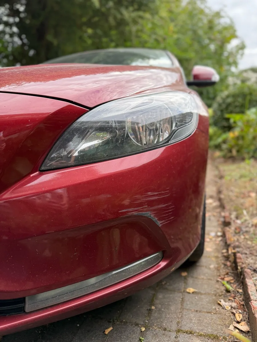 Volvo V40 2015 - Image 2