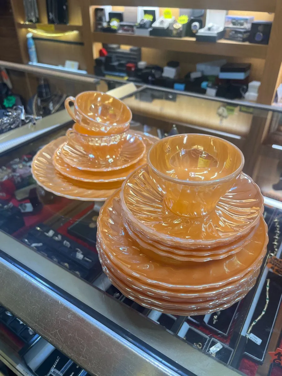 1960s Peach Opalescent Tea Set - Image 2