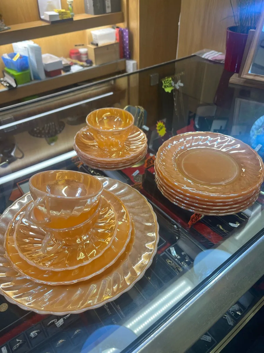 1960s Peach Opalescent Tea Set - Image 4