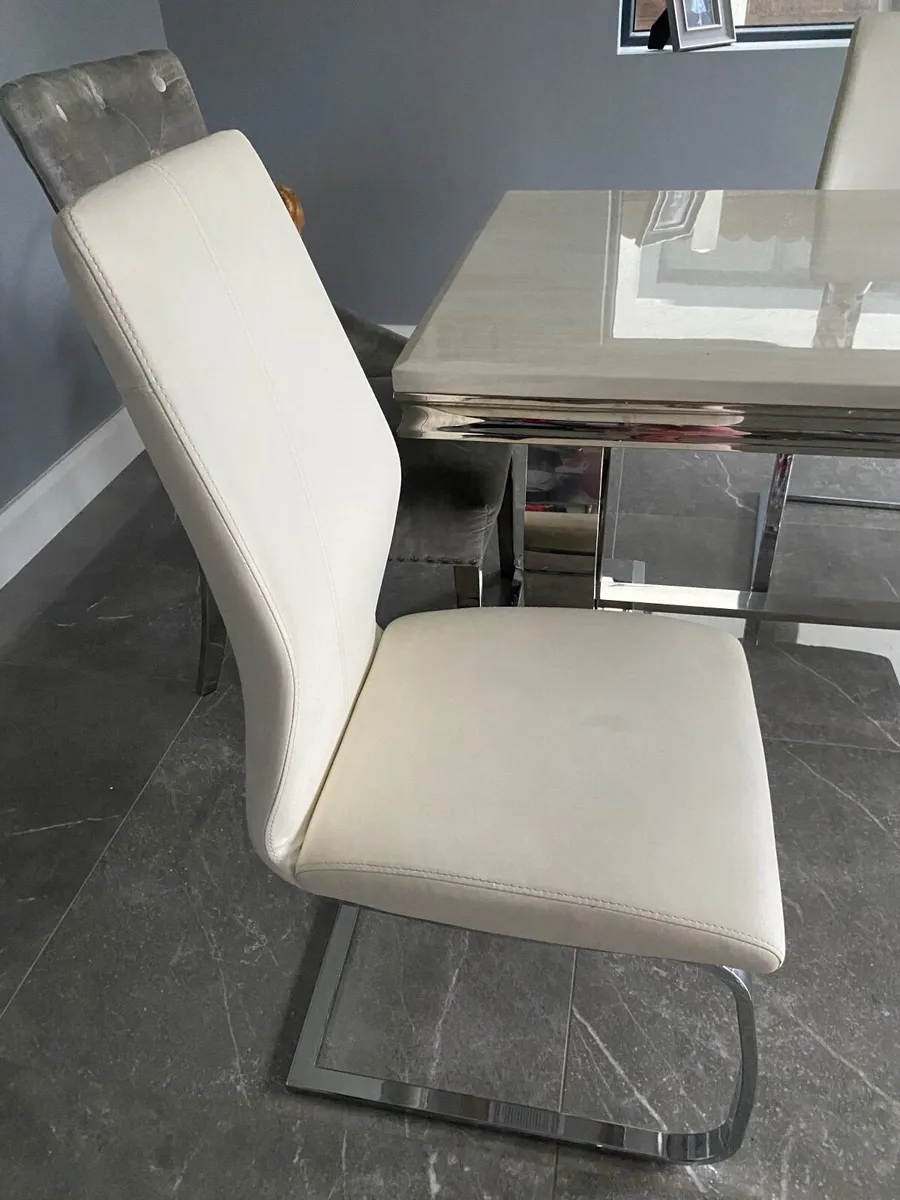 Dining table and chairs - Image 2