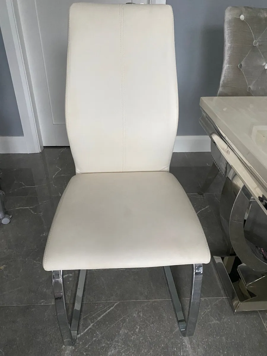 Dining table and chairs - Image 3