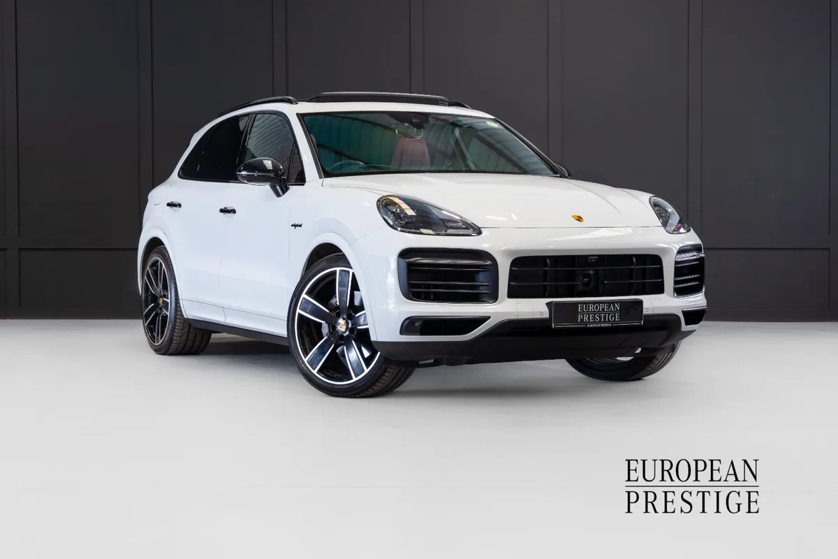 2023 Porsche Cayenne Platinum Edition V6 E-Hybrid - Image 1