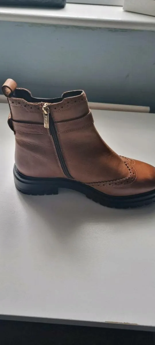 Boots - Image 3