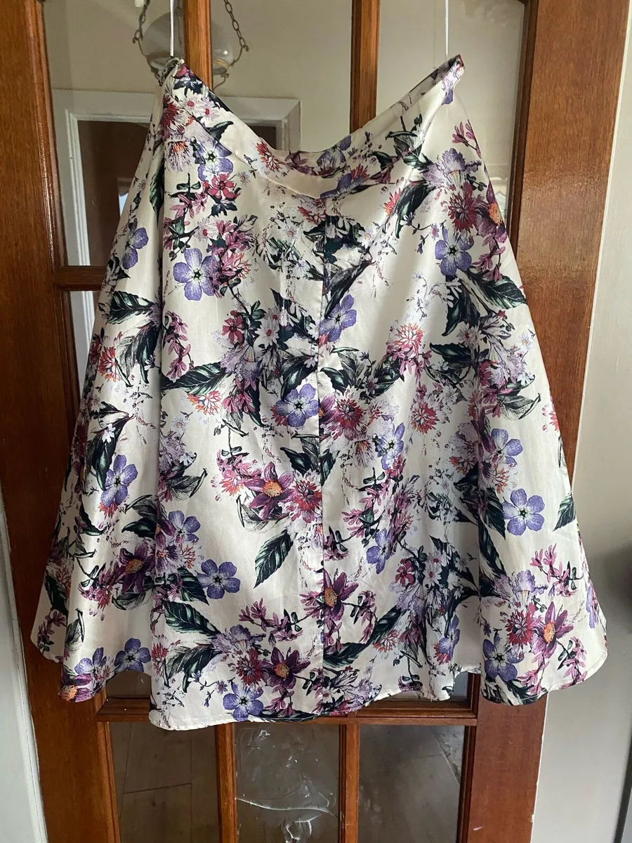 Dresses and tops - Image 4