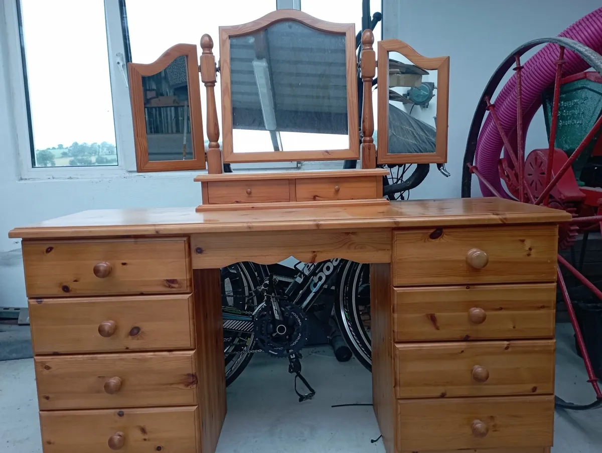 Dressing table. - Image 2